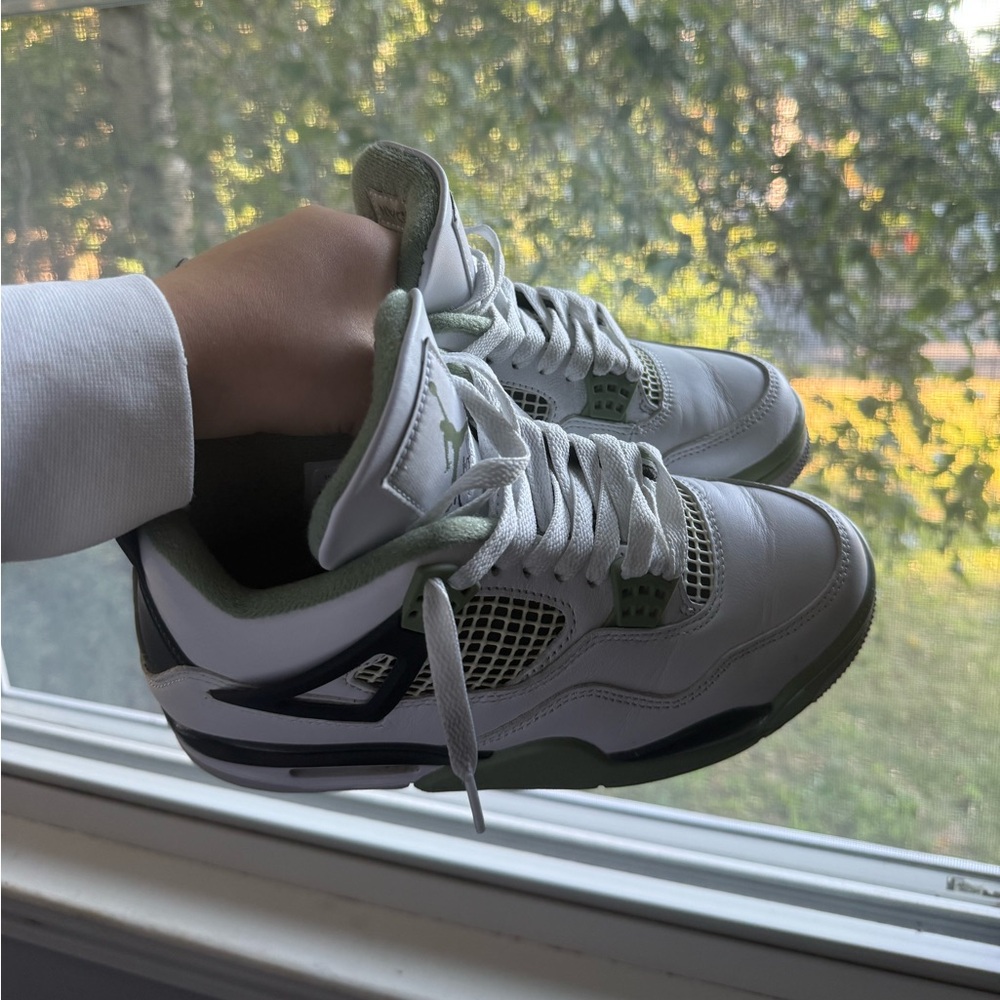 Women’s Seafoam Green Jordan 4s